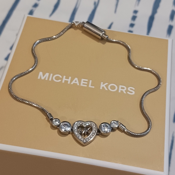 NWT! MICHAEL KORS HEART BRACELET - Picture 3 of 11